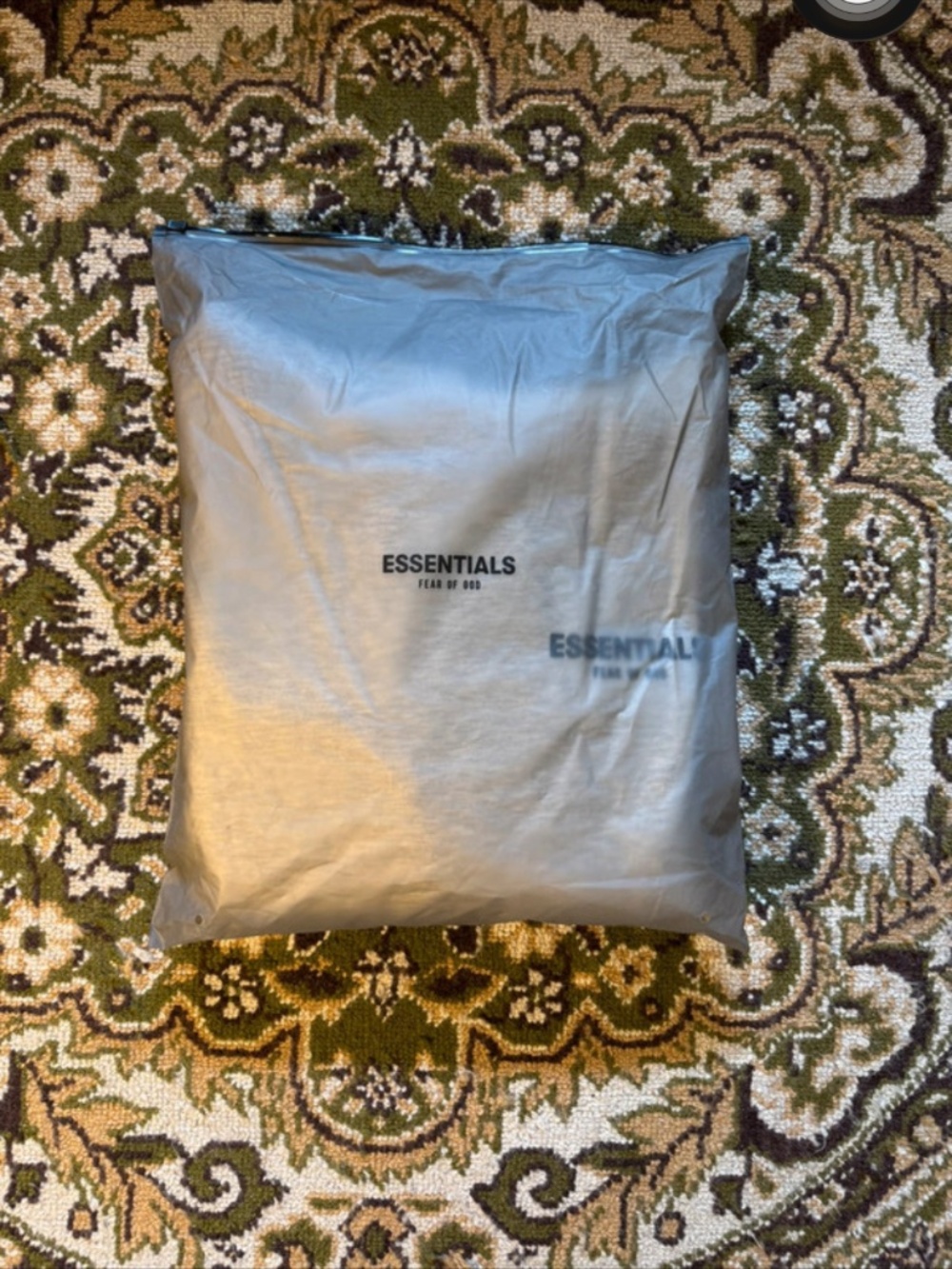 **Extra small**New essentials hoodie with dust bag and tags - Picture 11 of 11